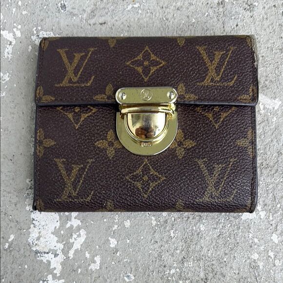 Louis Vuitton ladies wallet - Picture 1 of 11